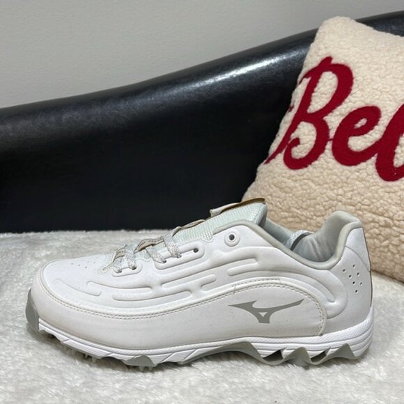 Mizuno Women's 9-Spike Swift 8 Metal Fastpitch Softball Cleats - Picture 3 of 8